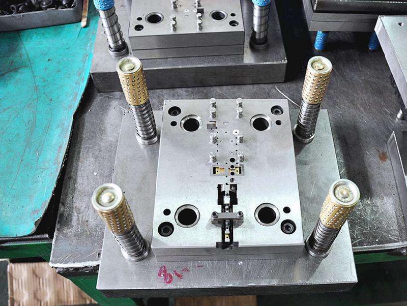 临颍模具制造-01